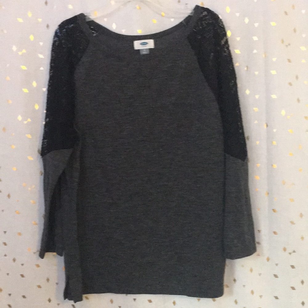 Long sleeved gray top